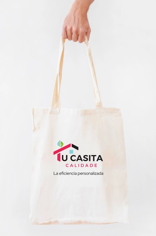 Imagen de una bolsa de tela con el logo de Tu Casita Calidade