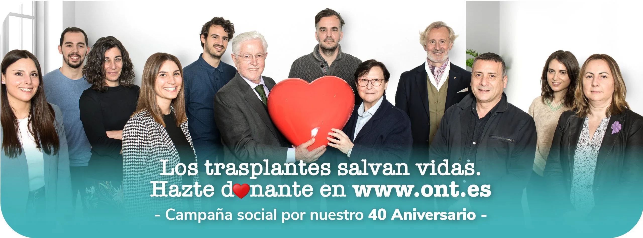 Equipo NCA celebrando el 40 aniversario con una campaña de RSC